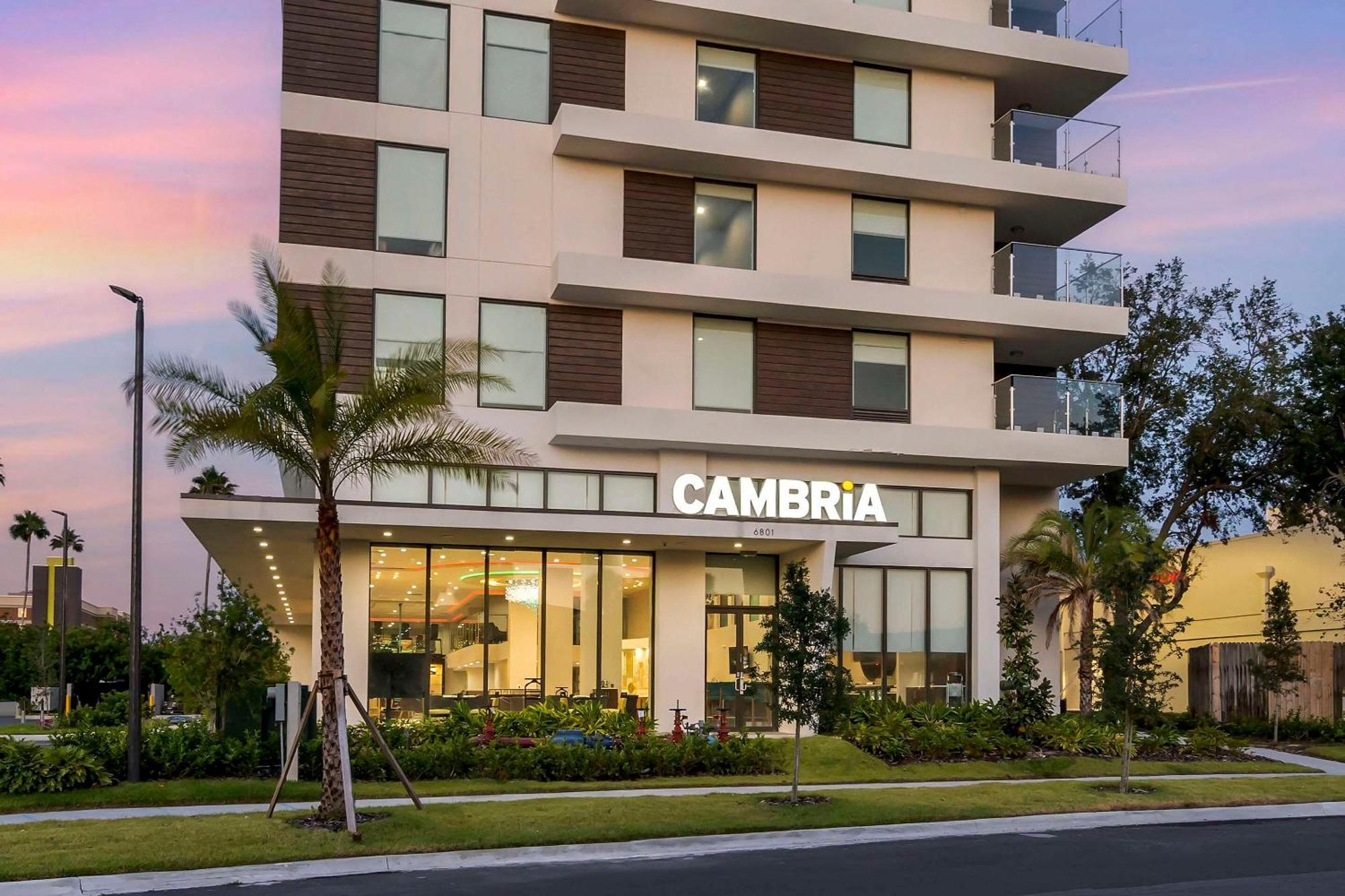 Cambria Hotel Orlando Near Universal Theme Parks エクステリア 写真